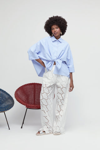 Blouse lichtblauw met fijne streep